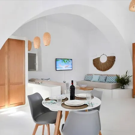 Traditionally Designed Apt For 4ppl In Lefkes Apartman